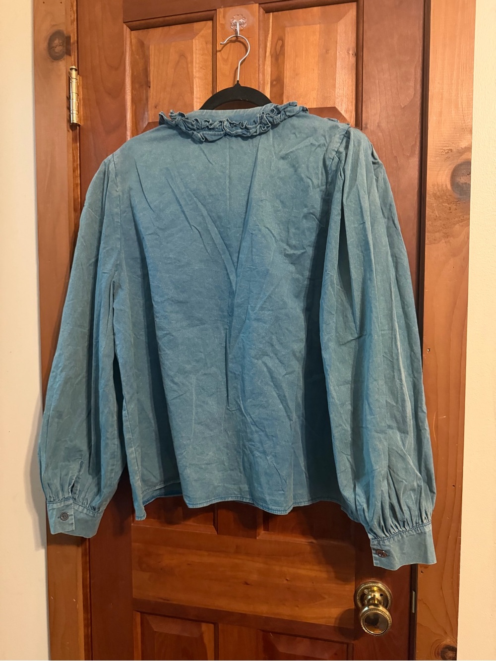 POL Women's Light Green Ruffle Front Top - Picture 2 of 6